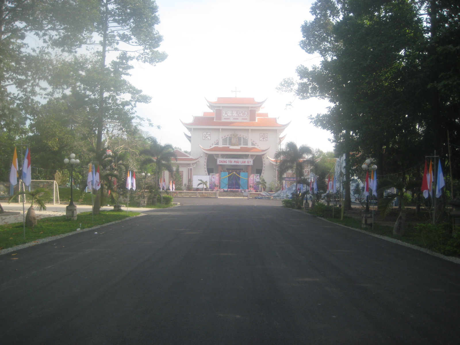 CON ĐƯỜNG NÀO TỚI NHÀ THỜ